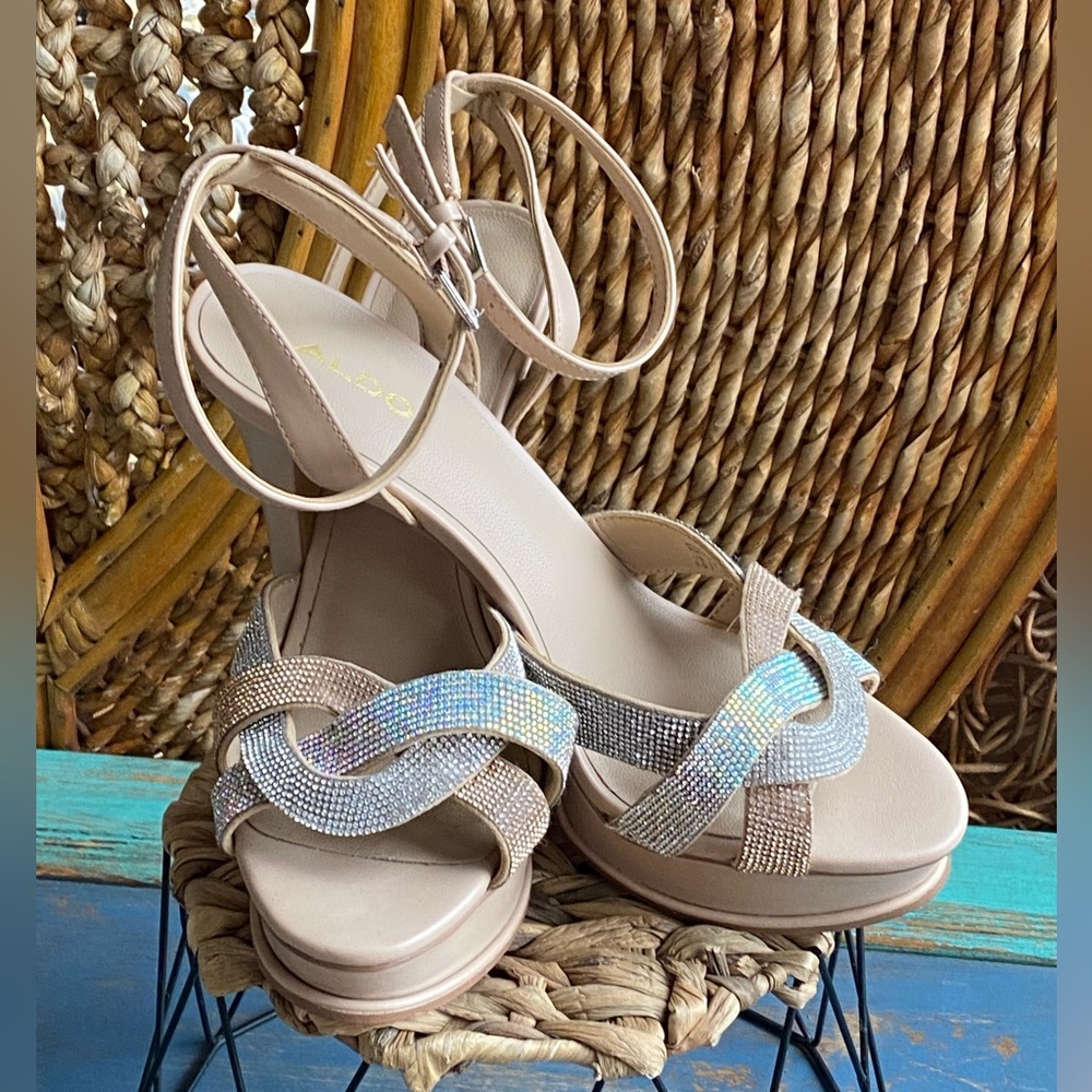 Aldo Elegant Beige and Gold Rhinestone Women's Heels Sandals Great Condition - Picture 4 of 15